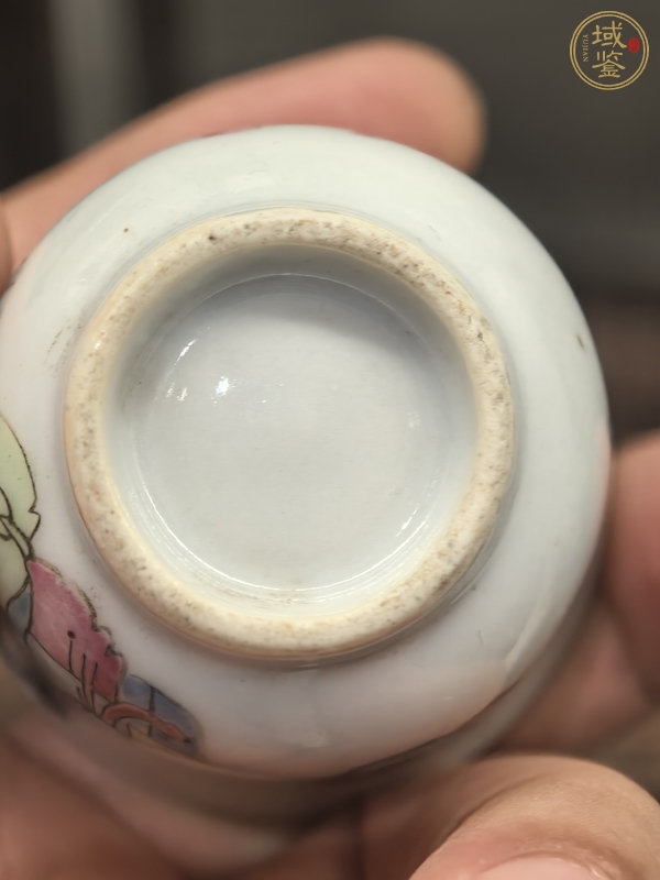 古玩陶瓷粉彩二喬圖茶杯真品鑒賞圖