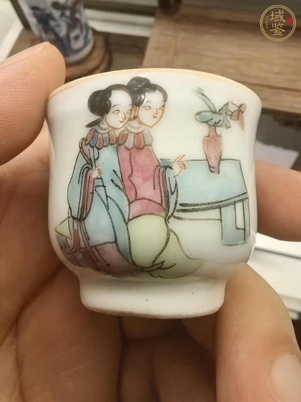 古玩陶瓷粉彩二喬圖茶杯真品鑒賞圖