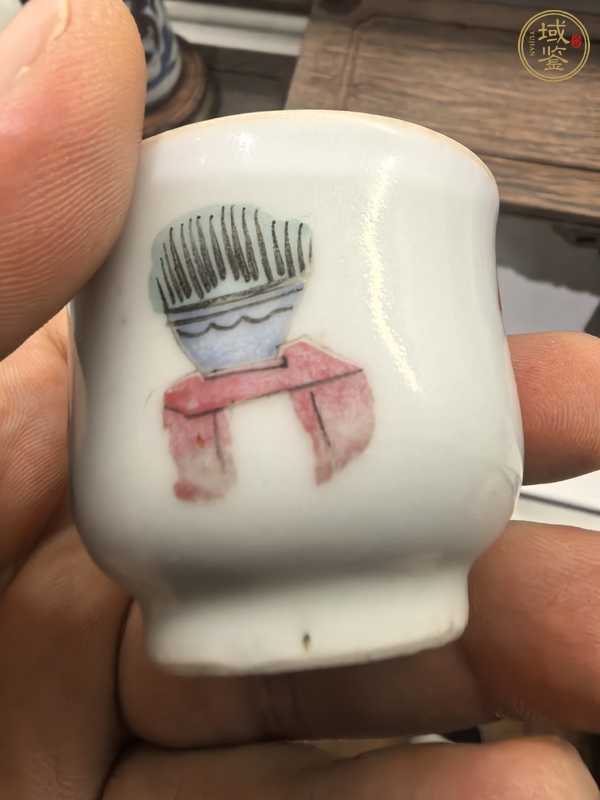 古玩陶瓷粉彩二喬圖茶杯真品鑒賞圖