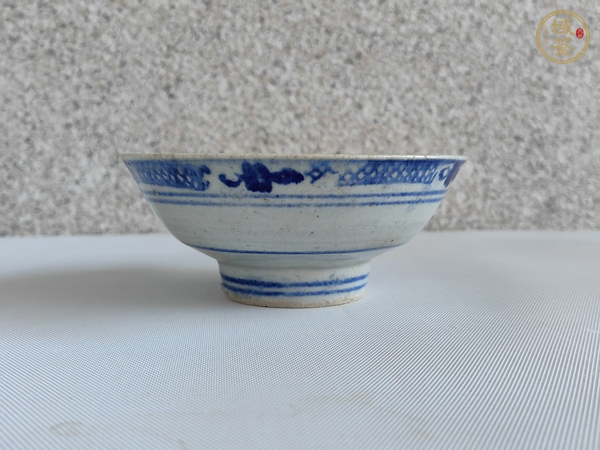 古玩陶瓷青花花卉紋茶碗真品鑒賞圖