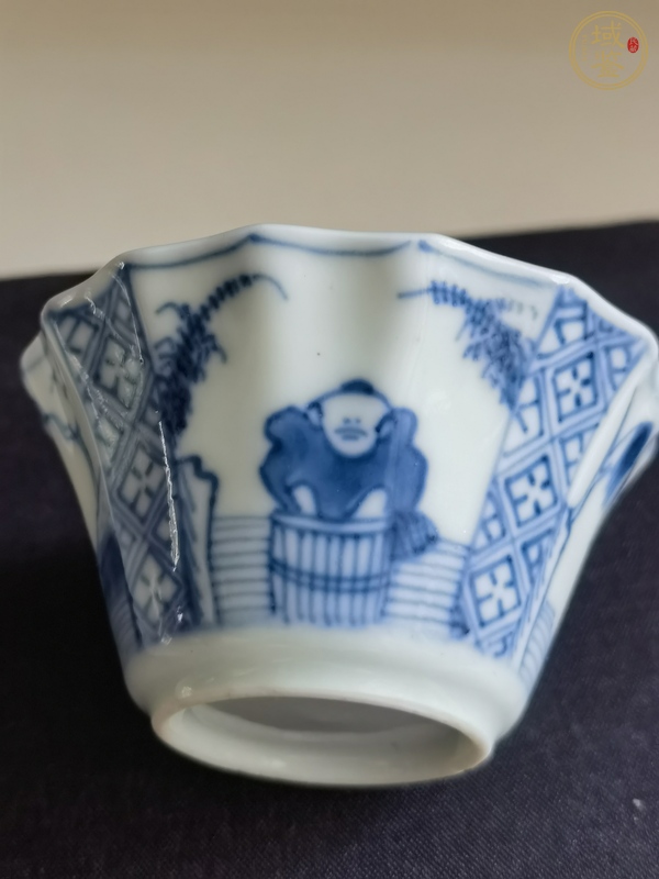 古玩陶瓷山水紋青花杯盤真品鑒賞圖