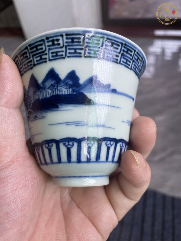 古玩陶瓷山水紋青花杯真品鑒賞圖