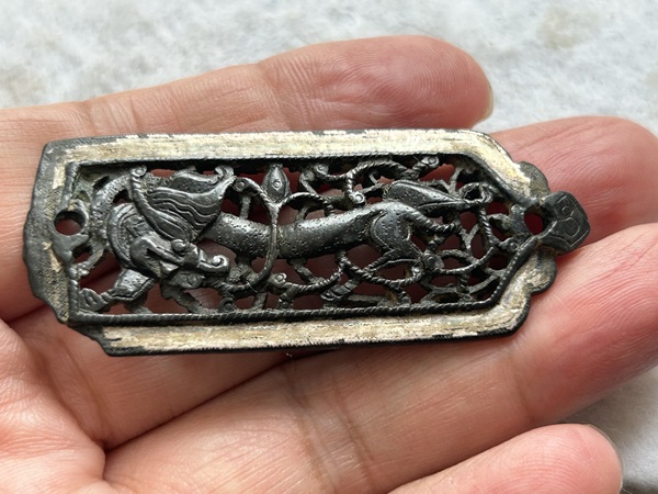 古玩雜項(xiàng)龍紋帶飾拍賣,當(dāng)前價(jià)格16000元