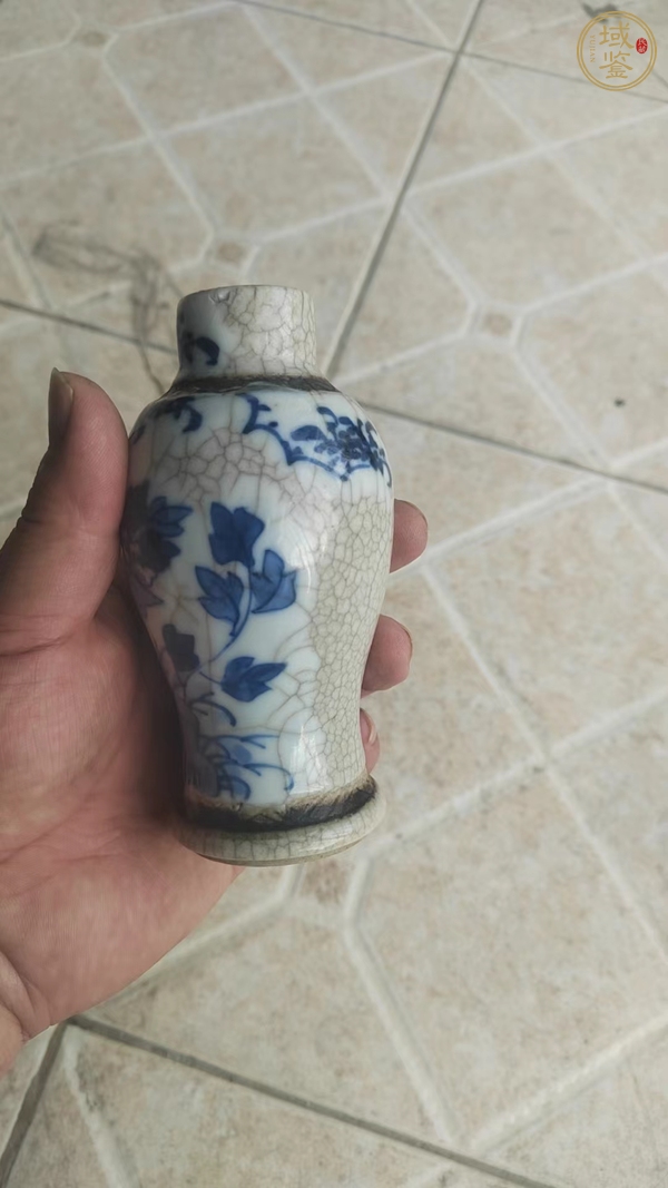 古玩陶瓷哥釉青花花卉紋瓶真品鑒賞圖