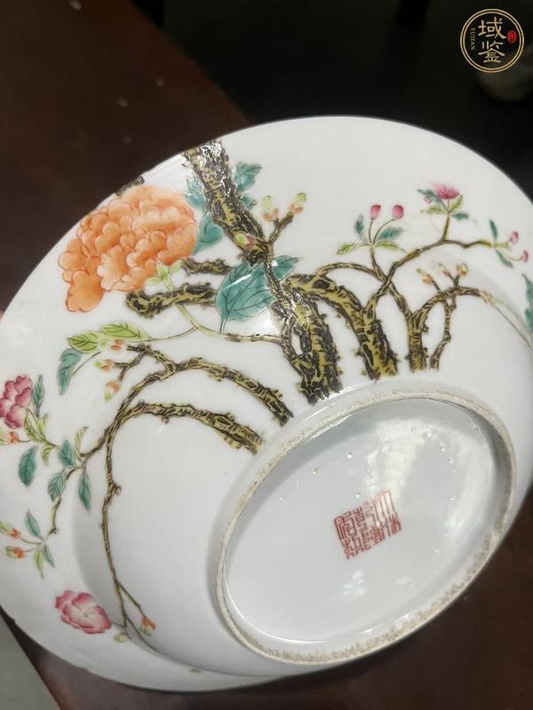 古玩陶瓷粉彩折枝花卉紋盤真品鑒賞圖