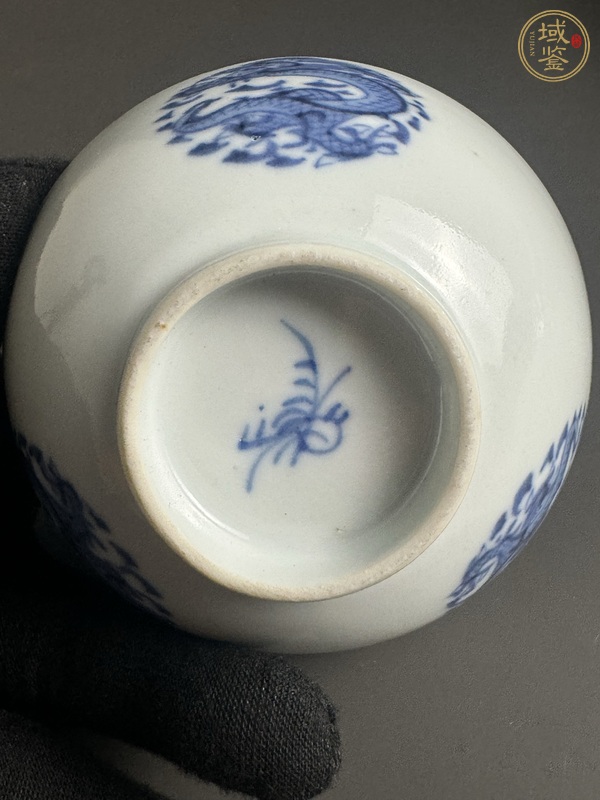 古玩陶瓷團(tuán)龍紋青花小碗真品鑒賞圖