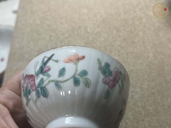 古玩陶瓷清同治粉彩蟲(chóng)草花卉紋碗真品鑒賞圖