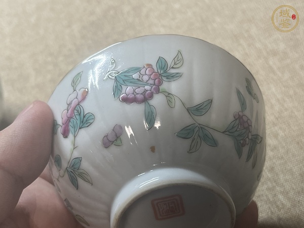 古玩陶瓷清同治粉彩蟲(chóng)草花卉紋碗真品鑒賞圖