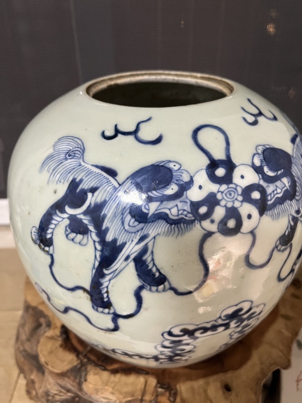 古玩陶瓷清中晚期豆青釉青花獅子繡球圖西瓜罐拍賣,當前價格2888元