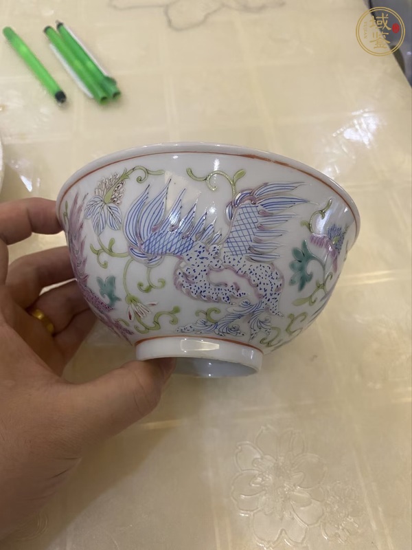 古玩陶瓷粉彩鳳紋碗真品鑒賞圖