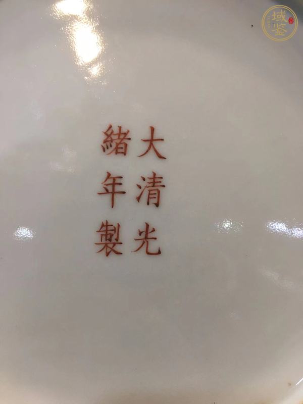 古玩陶瓷龍蝶紋粉彩盤真品鑒賞圖