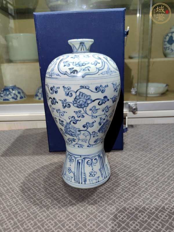 古玩陶瓷青花纏枝花卉紋梅瓶真品鑒賞圖