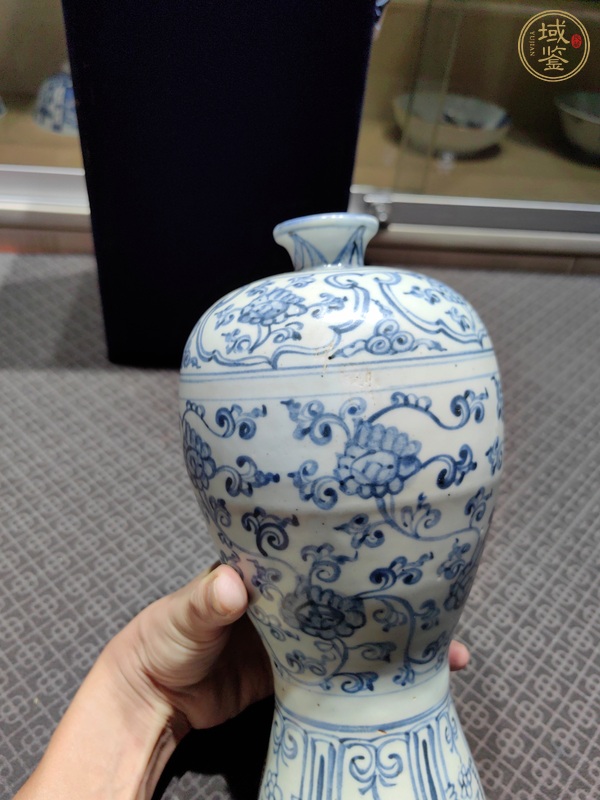 古玩陶瓷青花纏枝花卉紋梅瓶真品鑒賞圖