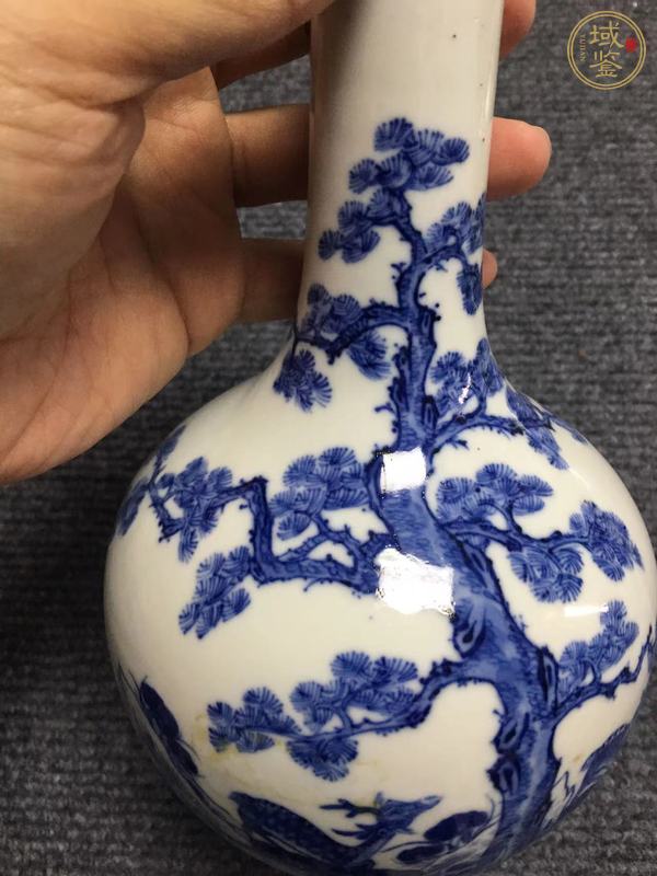 古玩陶瓷松鹿紋青花長頸瓶真品鑒賞圖