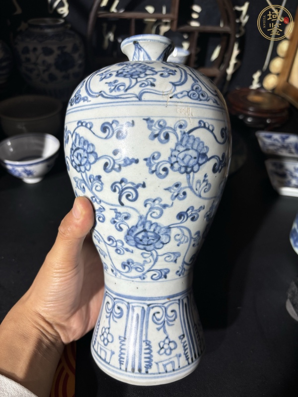 古玩陶瓷青花纏枝花卉紋梅瓶真品鑒賞圖