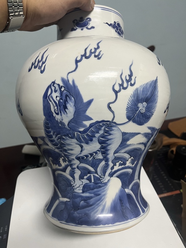 古玩陶瓷青花海水瑞獸紋將軍罐,疑似有修拍賣,當前價格48000元