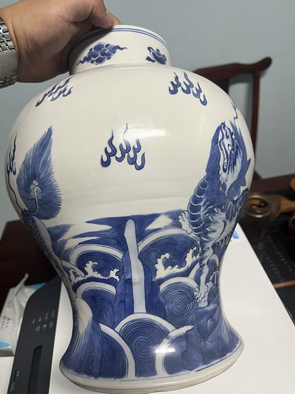 古玩陶瓷青花海水瑞獸紋將軍罐,疑似有修拍賣,當前價格48000元