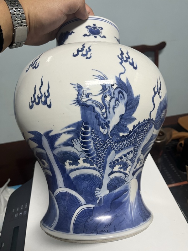 古玩陶瓷青花海水瑞獸紋將軍罐,疑似有修拍賣,當前價格48000元