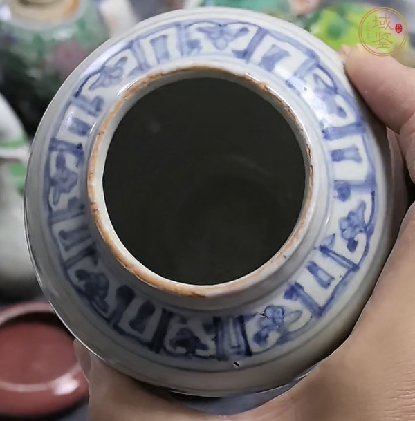 古玩陶瓷花卉紋青花罐真品鑒賞圖