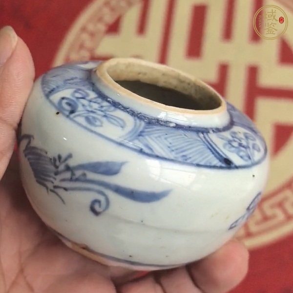 古玩陶瓷青花花卉紋蓋罐真品鑒賞圖