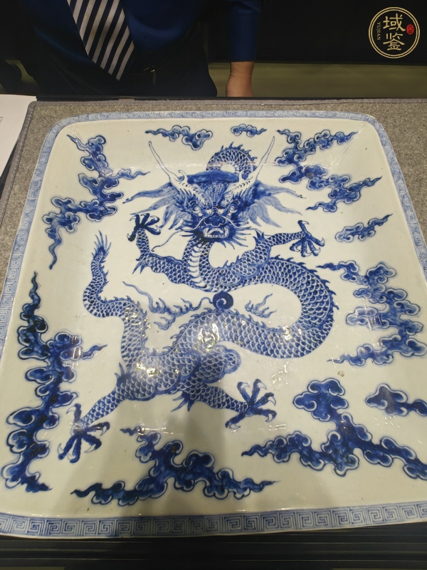 古玩陶瓷龍紋青花盤真品鑒賞圖