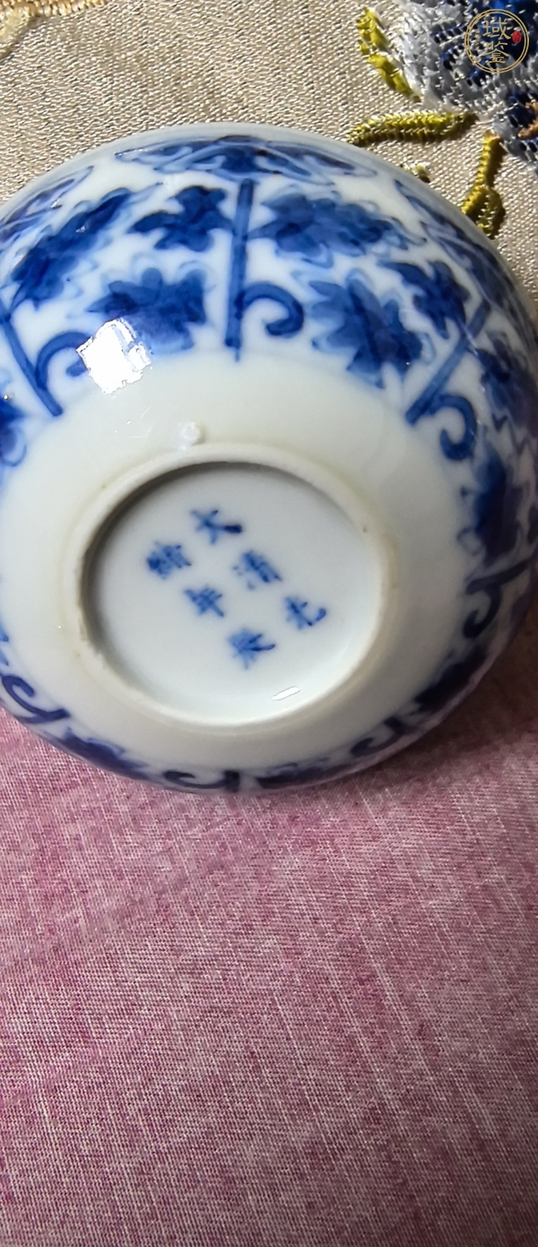 古玩陶瓷青花花卉紋臥足杯真品鑒賞圖