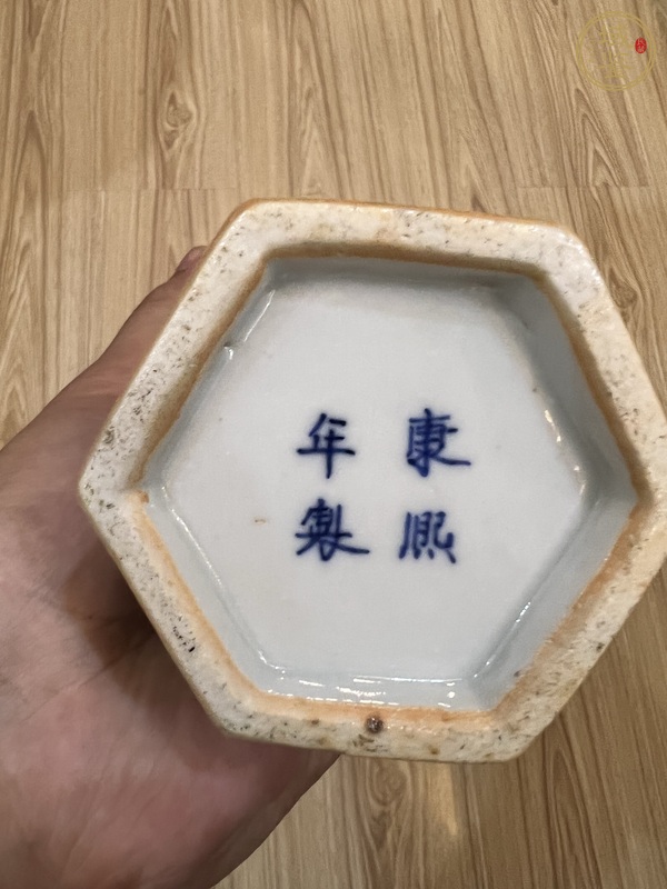 古玩陶瓷清光緒青花仕女圖方瓶真品鑒賞圖