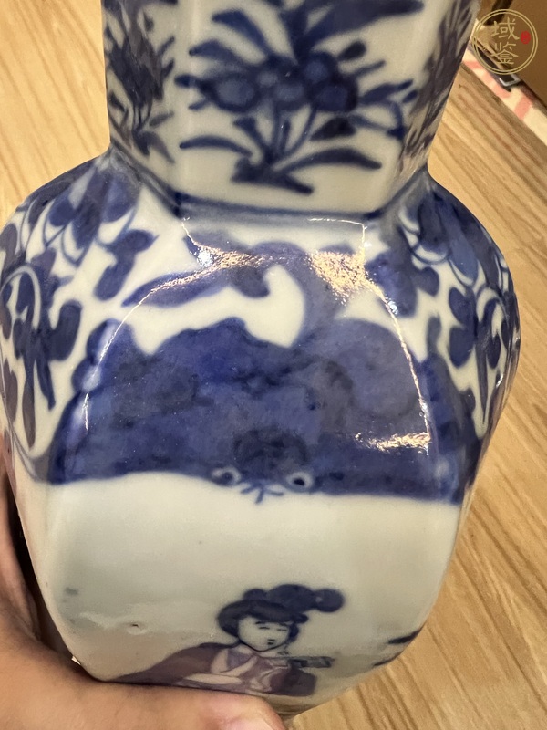 古玩陶瓷清光緒青花仕女圖方瓶真品鑒賞圖