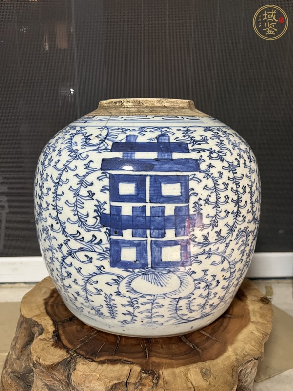 古玩陶瓷纏枝花囍字紋青花蓋罐真品鑒賞圖