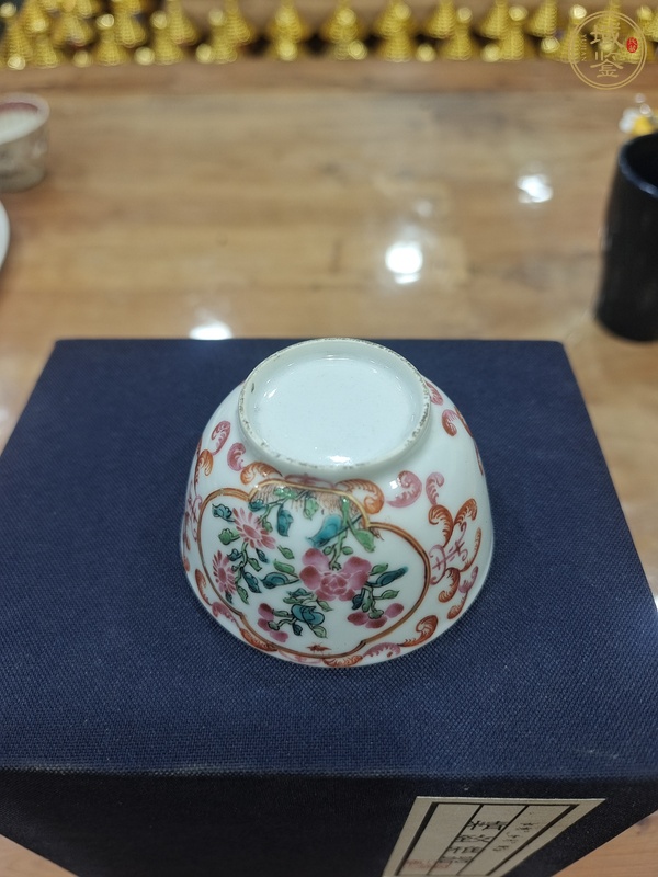 古玩陶瓷花卉紋廣彩杯盤真品鑒賞圖