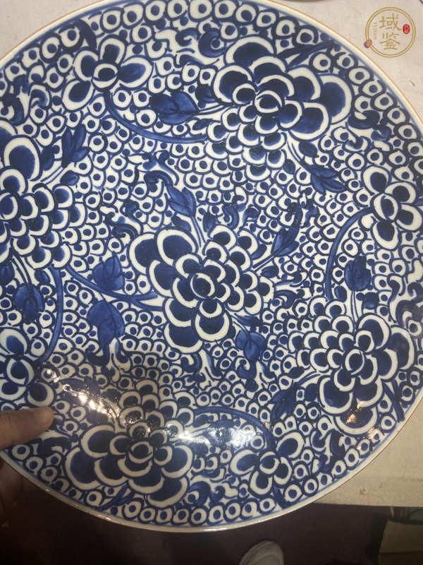 古玩陶瓷牡丹紋青花盤真品鑒賞圖