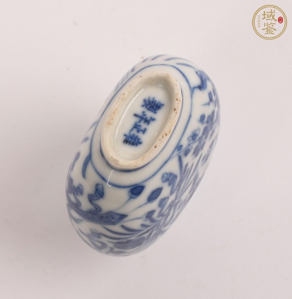 古玩陶瓷青花花卉紋鼻煙壺真品鑒賞圖