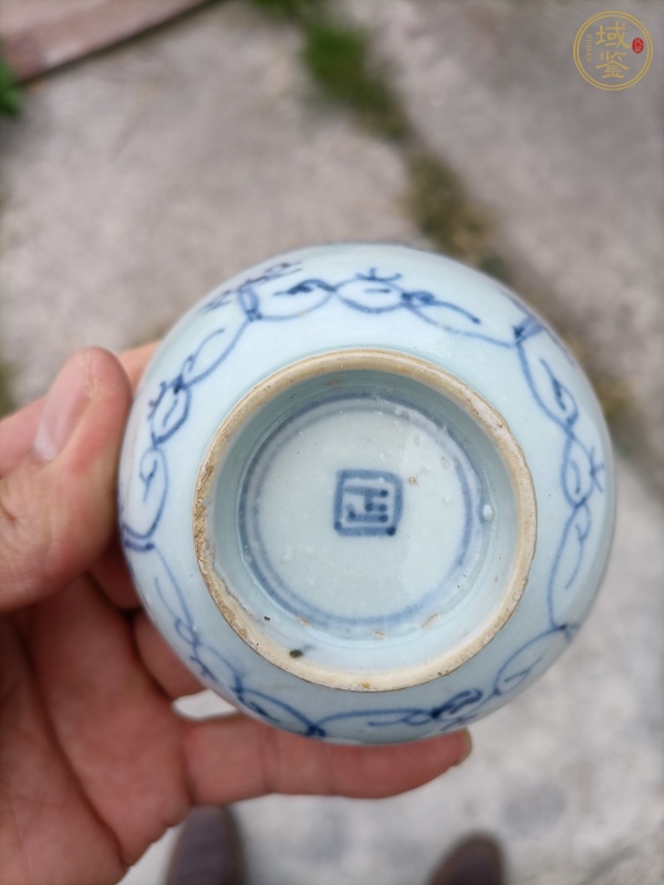 古玩陶瓷青花花卉紋茶碗真品鑒賞圖