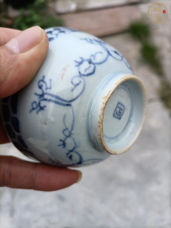 古玩陶瓷青花花卉紋茶碗真品鑒賞圖