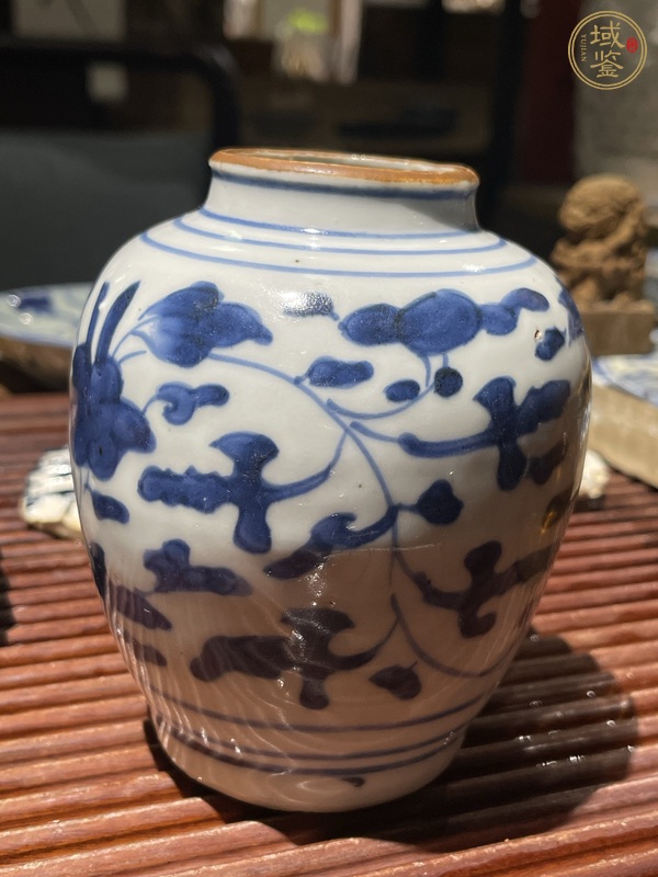 古玩陶瓷青花花卉紋罐真品鑒賞圖