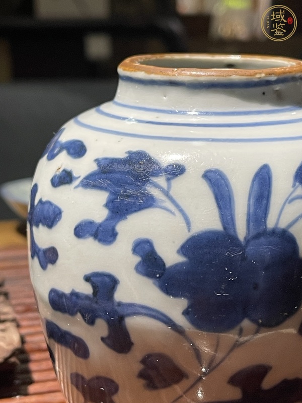 古玩陶瓷青花花卉紋罐真品鑒賞圖