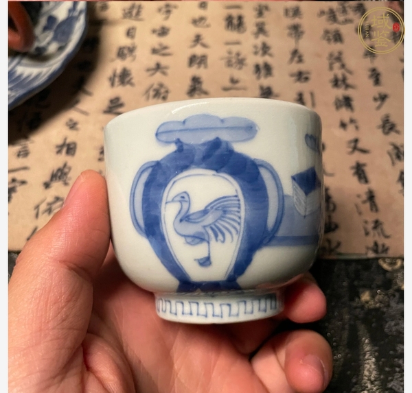 古玩陶瓷日本瓷青花花卉紋杯真品鑒賞圖