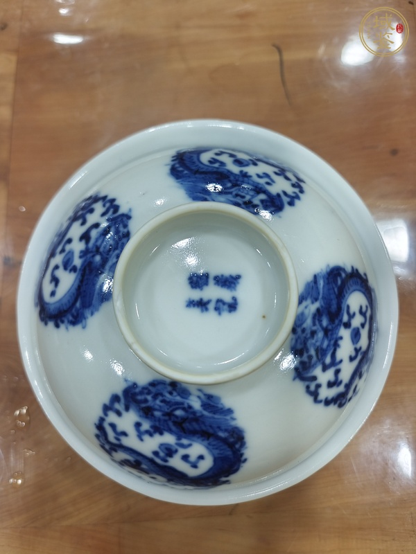 古玩陶瓷團龍紋青花蓋碗真品鑒賞圖