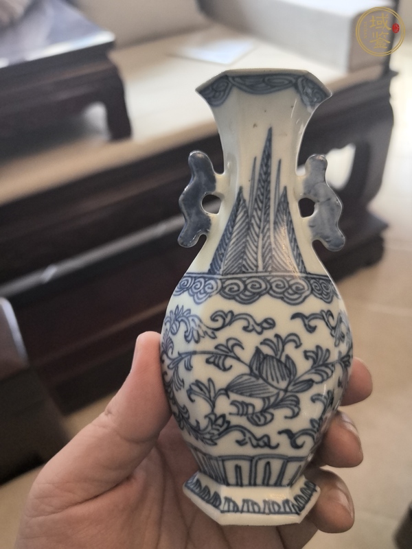 古玩陶瓷花卉紋青花瓶真品鑒賞圖