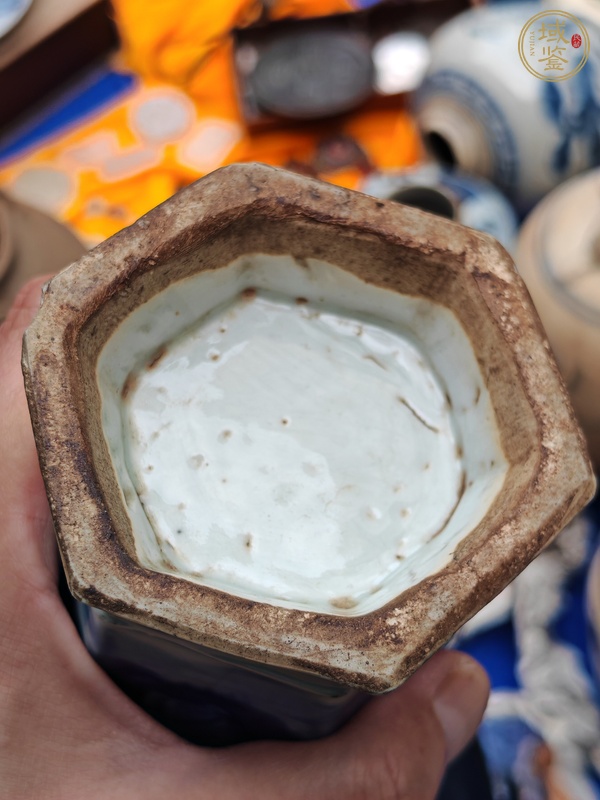 古玩陶瓷山水紋青花六方撇口瓶真品鑒賞圖