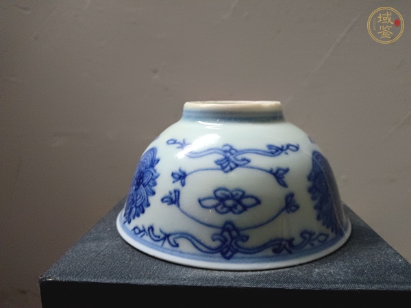 古玩陶瓷乾隆淡描青花茶圓真品鑒賞圖