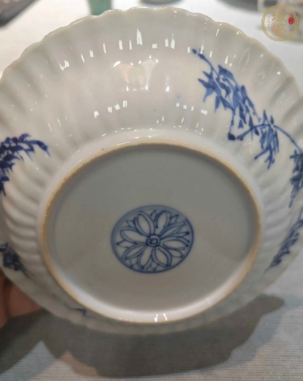 古玩陶瓷花卉紋青花盤真品鑒賞圖