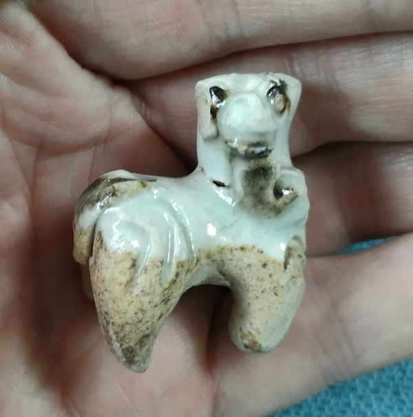 古玩轉(zhuǎn)賣(mài)定窯宋金白釉點(diǎn)褐彩小羊瓷塑玩具拍賣(mài)，當(dāng)前價(jià)格1588元
