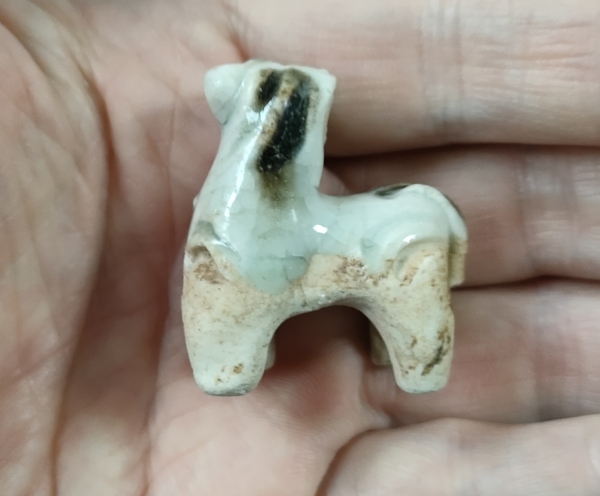 古玩陶瓷定窯宋金白釉點(diǎn)褐彩小羊瓷塑玩具拍賣，當(dāng)前價(jià)格1200元
