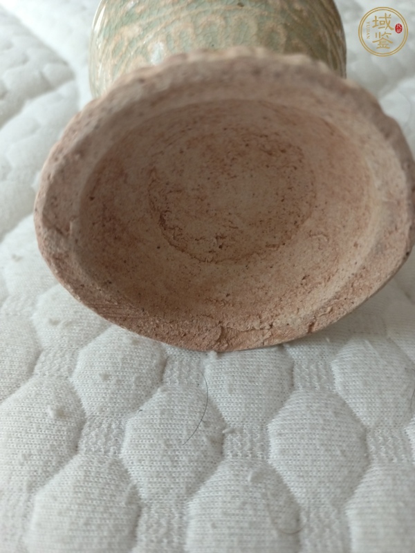 古玩陶瓷云市窯青白釉花卉紋盤口瓶真品鑒賞圖