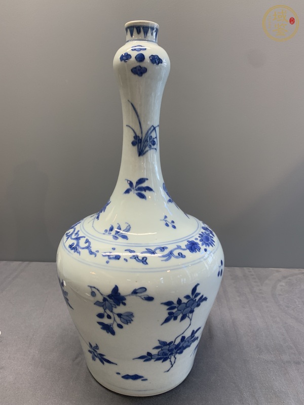 古玩陶瓷明崇禎風格的，青花花卉紋蒜頭瓶真品鑒賞圖