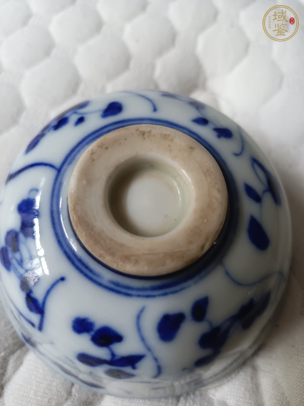 古玩陶瓷日本大正青花花卉紋茶碗真品鑒賞圖