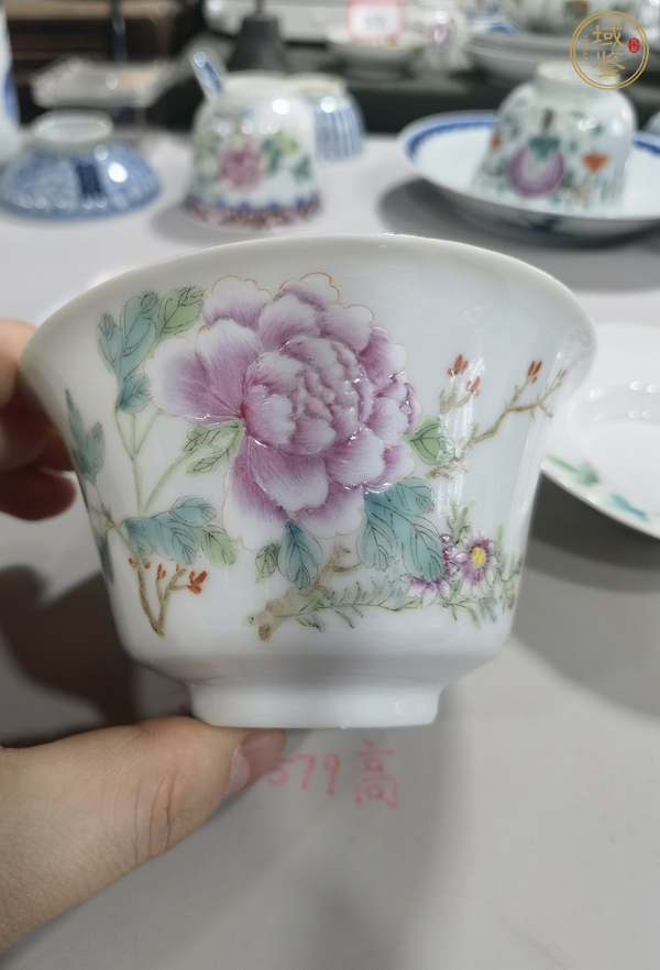 古玩陶瓷粉彩花卉紋蓋碗真品鑒賞圖