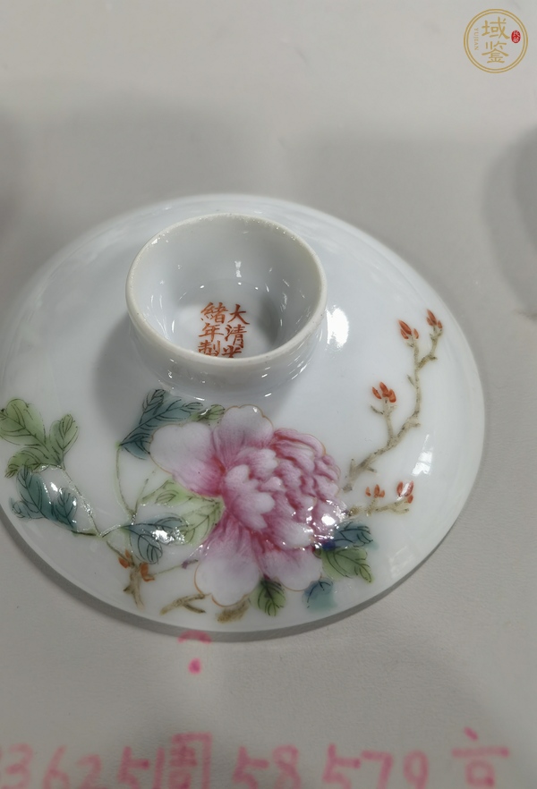 古玩陶瓷粉彩花卉紋蓋碗真品鑒賞圖