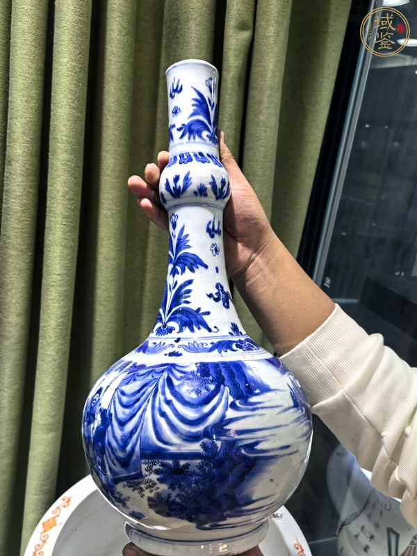 古玩陶瓷青花人物長(zhǎng)頸瓶真品鑒賞圖